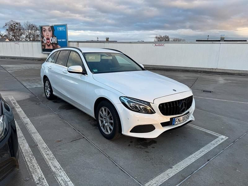 Weiß Gebraucht 2015 Mercedes C220 Kombi | 12.000 € (Guter Preis) - Bild 1/4
