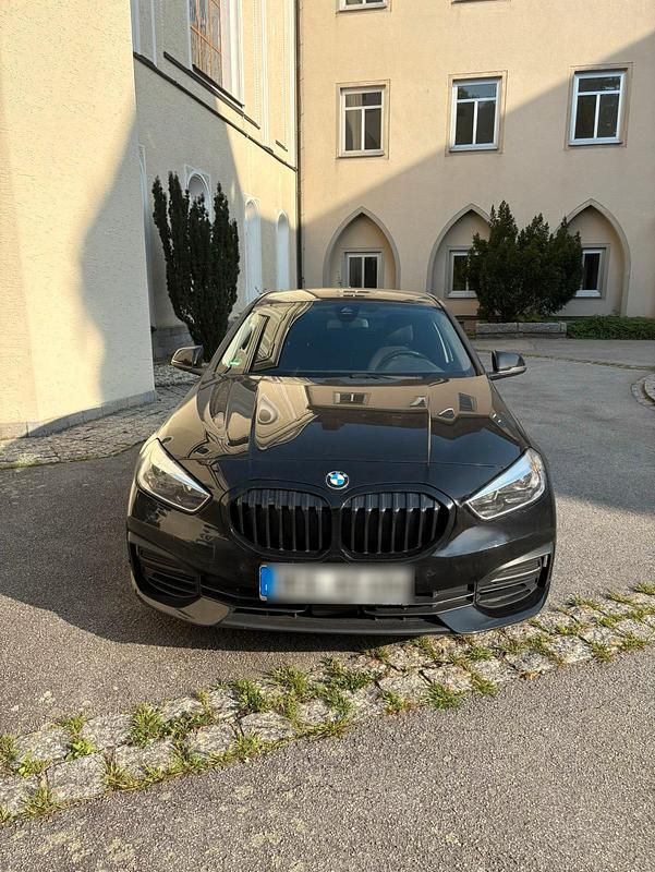 Schwarz Gebraucht 2020 BMW 118 Kleinwagen | 17.900 € (Fairer Preis) - Bild 1/4