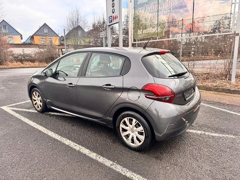 Gebraucht Peugeot 208 Active 82 PS (60 kW) 2018 Kleinwagen