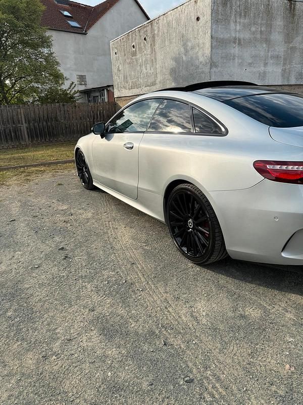 Gebraucht Mercedes E400 Edition 1 333 PS (244 kW) 2017 Silber Coupé