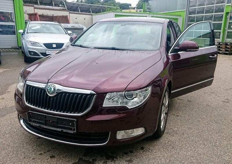 Rot Gebraucht 2008 Skoda Superb Elegance Limousine | 3.998 € (Guter Preis) - Bild 1/4