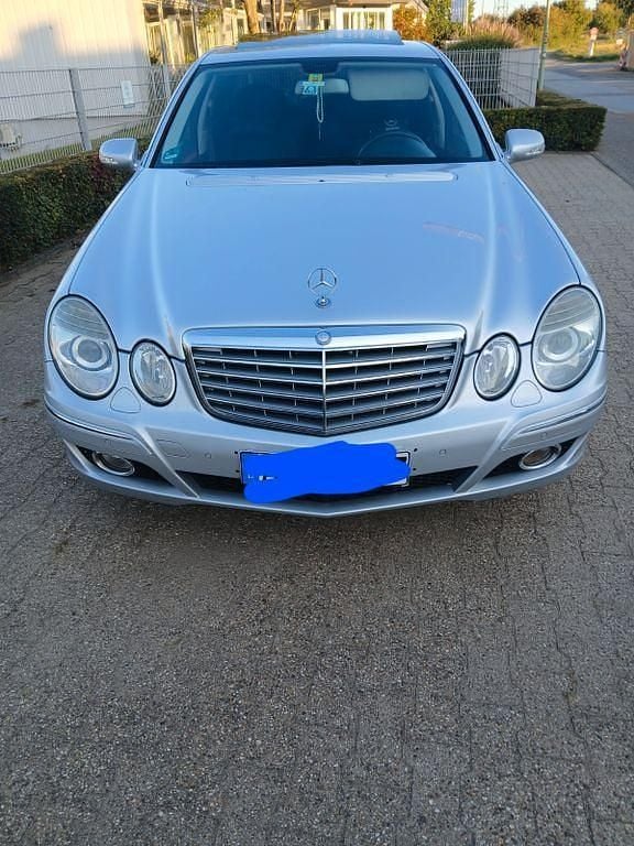 Silber Gebraucht 2008 Mercedes E220 Elegance Limousine | 3.699 € (Superpreis) - Bild 1/4