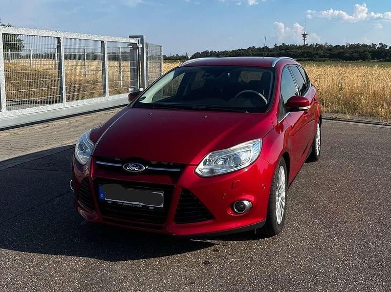 Rot Gebraucht 2012 Ford Focus Titanium Kombi | 5.999 € (Fairer Preis) - Bild 1/4