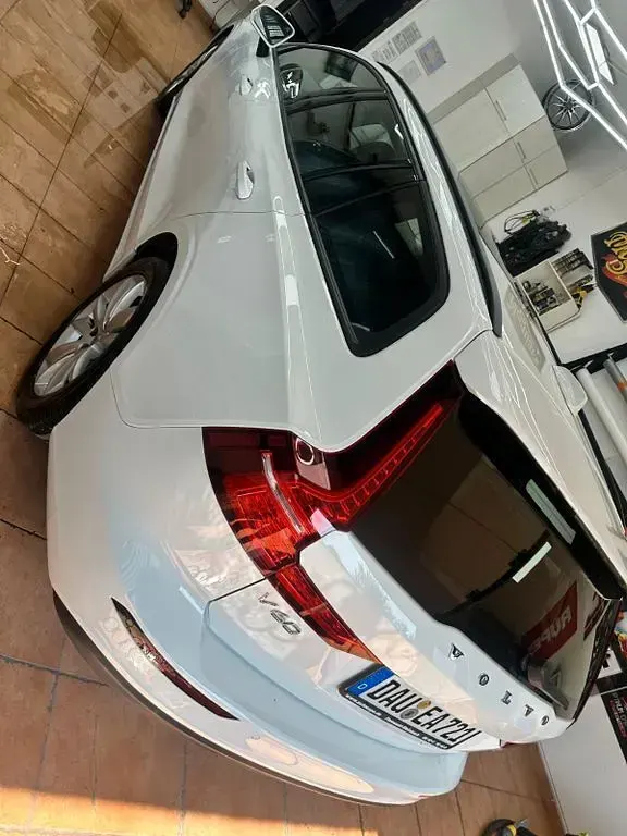 Gebraucht Volvo V60 Momentum 150 PS (110 kW) 2019 Weiß Kombi