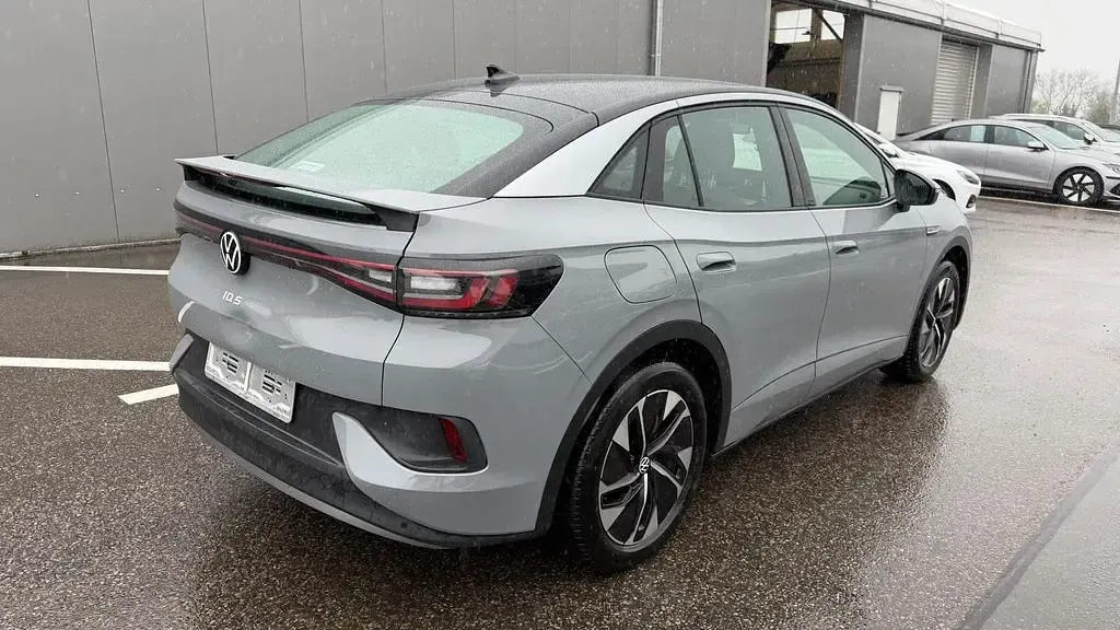 Gebraucht VW ID.5 Pro Performance 150 kW (204 PS) 2023 Mondsteingrau SUV