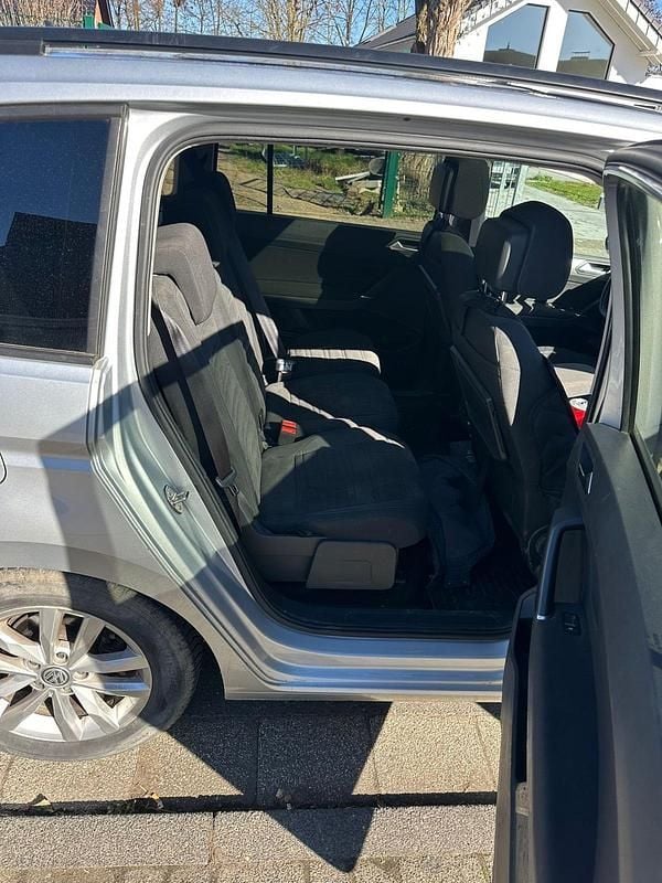 Gebraucht VW Touran 116 PS (85 kW) 2018 Silber Van / Kleinbus