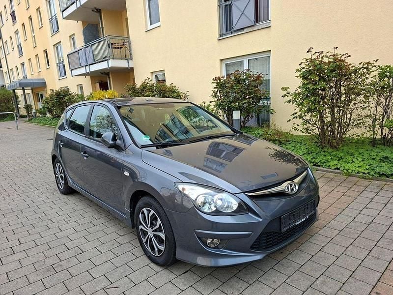 Gebraucht Hyundai i30 109 PS (80 kW) 2011 Grau Limousine