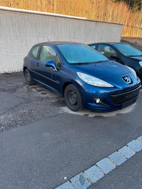 Gebraucht Peugeot 207 95 PS (69 kW) 2011 Blau Kleinwagen