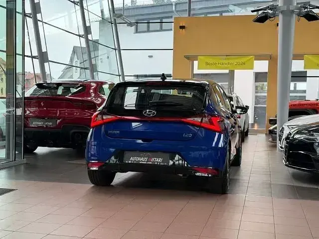 Gebraucht Hyundai i20 Intro Edition 101 PS (74 kW) 2021 Intense blue/ black / met Kleinwagen