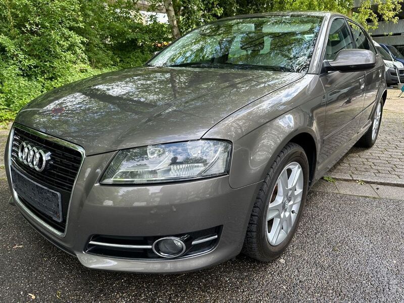 Grau Gebraucht 2012 Audi A3 Sportback Attraction Limousine | 5.900 € (Guter Preis) - Bild 1/4
