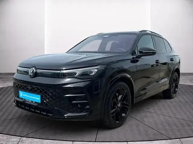 Gebraucht VW Tiguan R-line 150 PS (110 kW) 2024 Deep black perleffekt (metallic) SUV