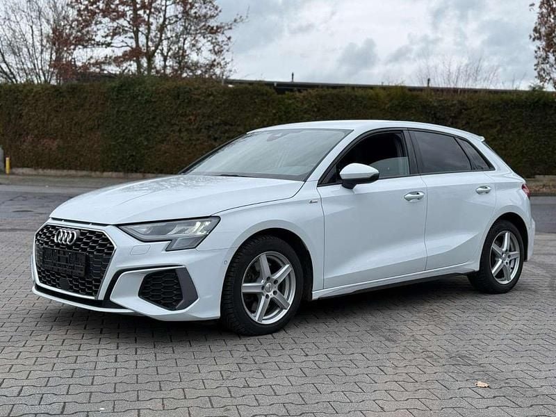 Weiß Gebraucht 2022 Audi A3 S-Line Limousine | 23.950 € (Superpreis) - Bild 1/2