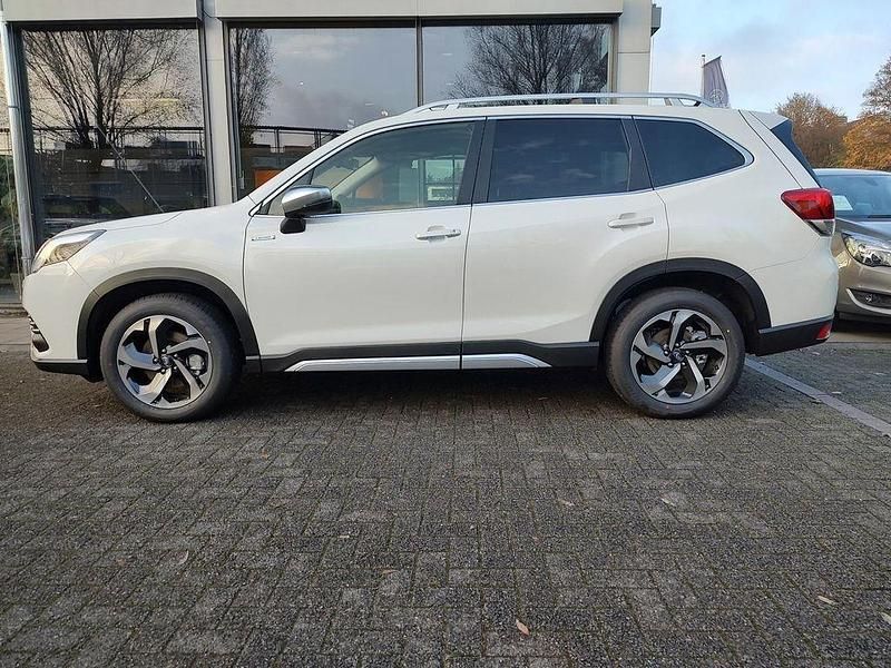 Gebraucht Subaru Forester Platinum 150 PS (110 kW) 2024 Crystal white pearl SUV