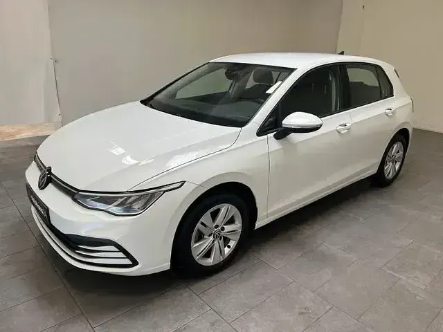 Gebraucht VW Golf VIII Life 110 PS (80 kW) 2023 Weiß Limousine
