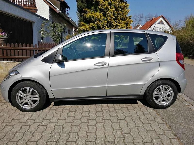 Silber Gebraucht 2012 Mercedes A160 Limousine | 8.500 € (Guter Preis) - Bild 1/4