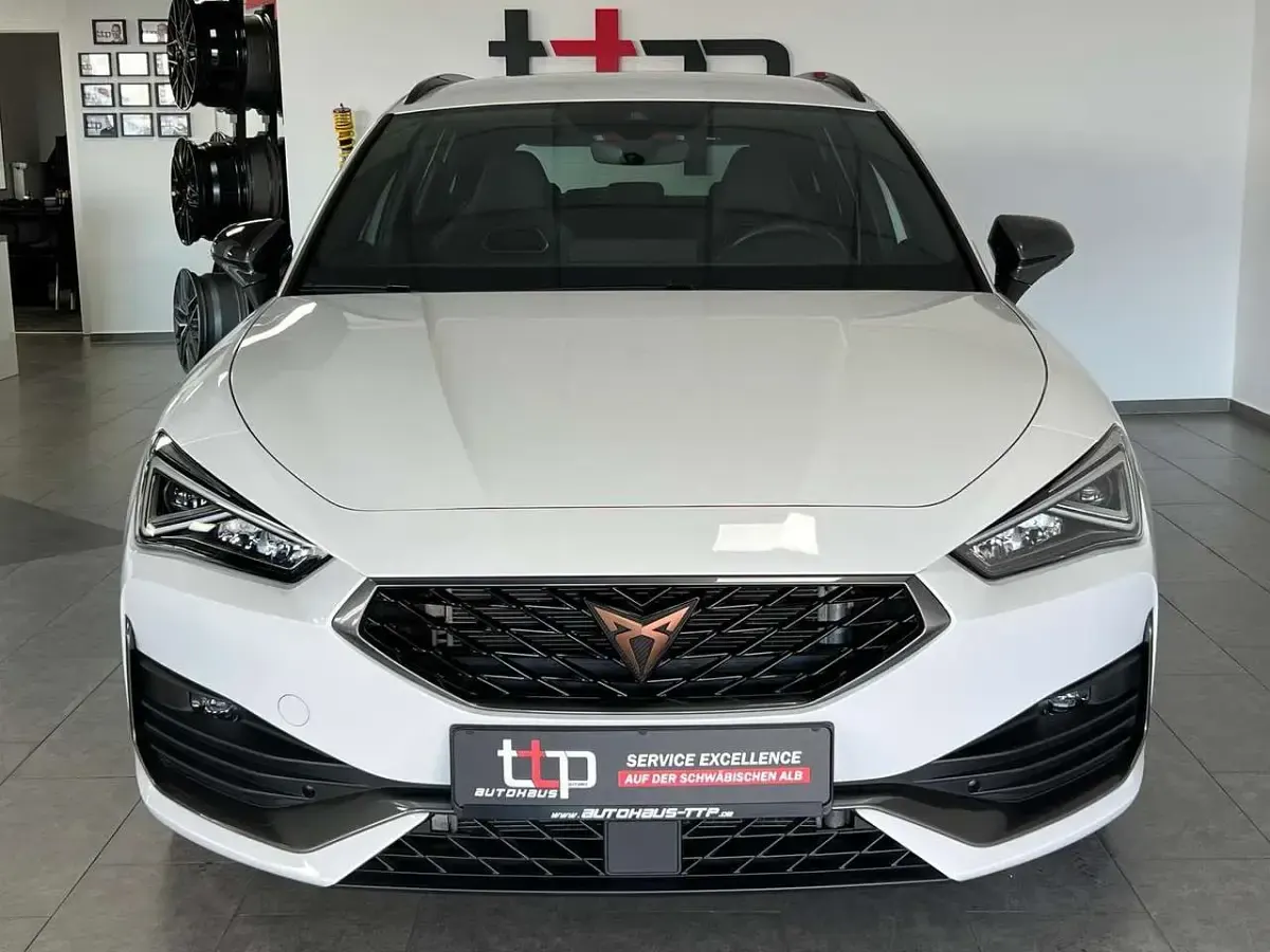 Gebraucht Cupra Leon VZ 245 PS (180 kW) 2024 "candy" weiss Kombi