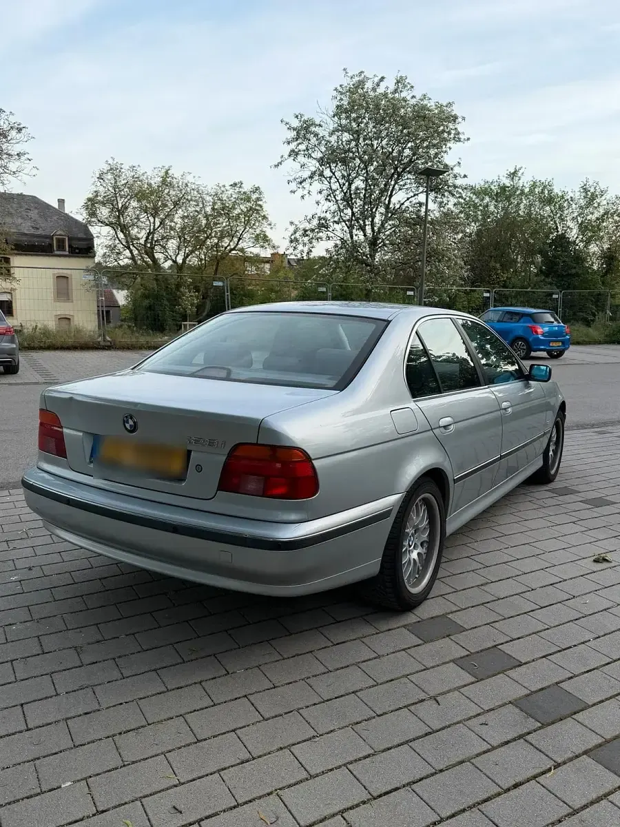 Gebraucht BMW 528 193 PS (141 kW) 1998 Grau Limousine