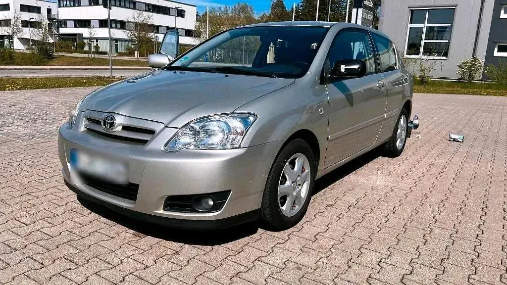Brugt Toyota Corolla 97 HK (71 kW) 2006 Sølv Hatchback