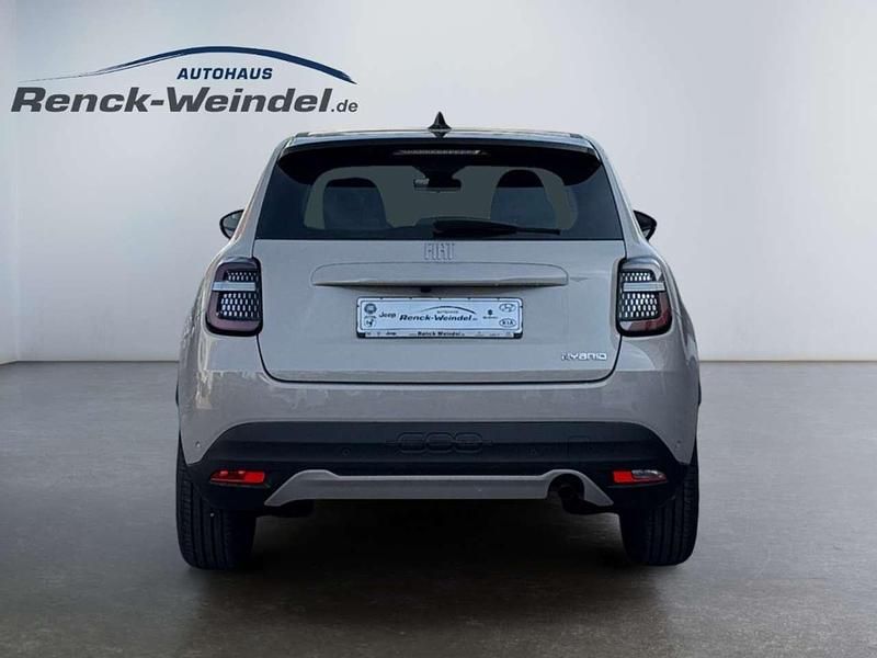 Neu Fiat 600 101 PS (74 kW) 2026 Stone grey SUV