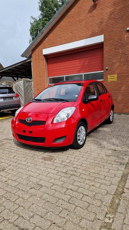 Gebraucht Toyota Yaris 69 PS (50 kW) 2011 Rot Cabrio