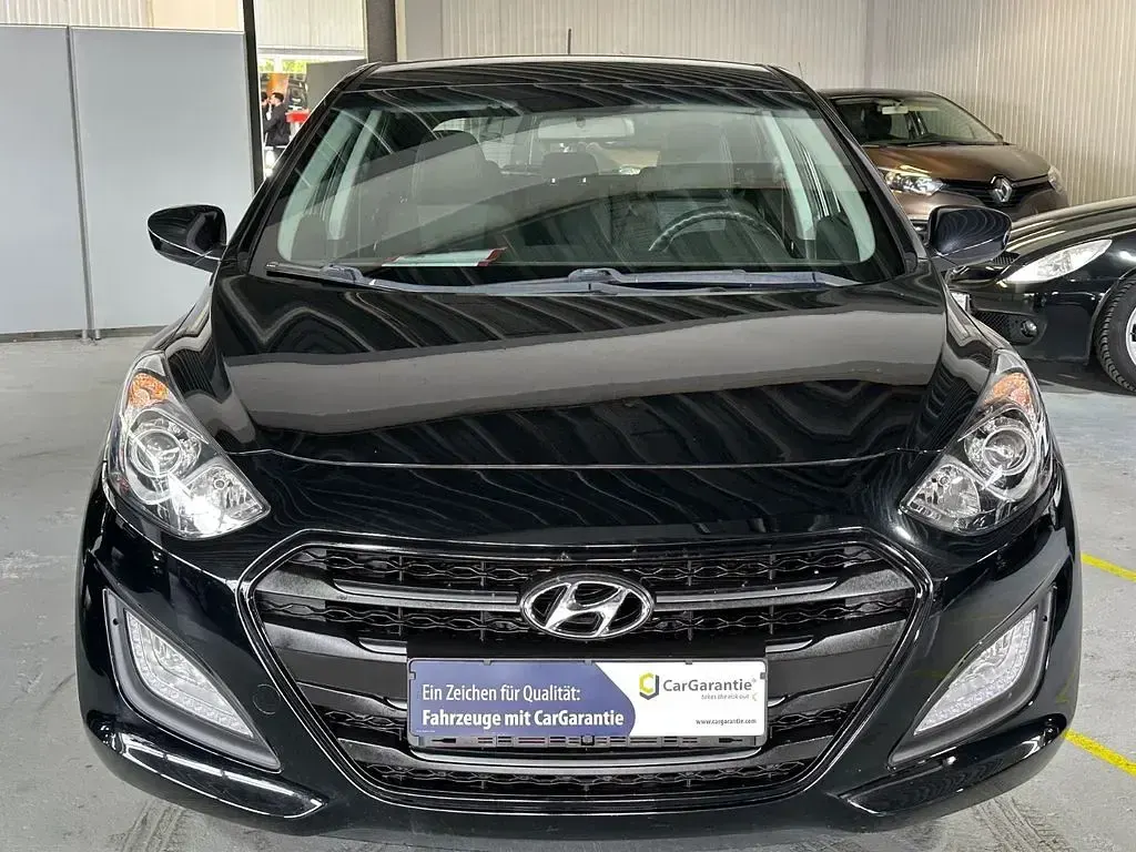 Gebraucht Hyundai i30 Classic 101 PS (74 kW) 2017 Schwarz Limousine