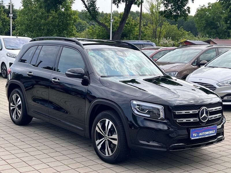 Schwarz Gebraucht 2021 Mercedes GLB220 Night SUV | 34.990 € (Guter Preis) - Bild 1/4