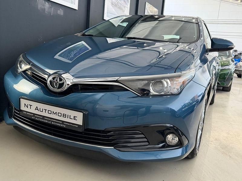 Gebraucht Toyota Auris Edition-S 116 PS (85 kW) 2017 Blau Limousine