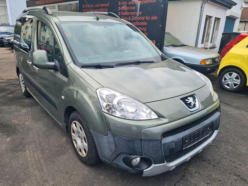 Grün Gebraucht 2009 Peugeot Partner Van / Kleinbus | 3.799 € (Fairer Preis) - Bild 1/4
