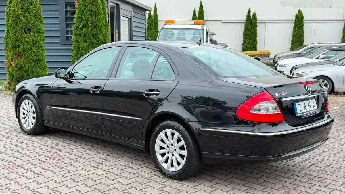 Gebraucht Mercedes E220 170 PS (125 kW) 2008 Obsidianschwarz  metalliclack Limousine