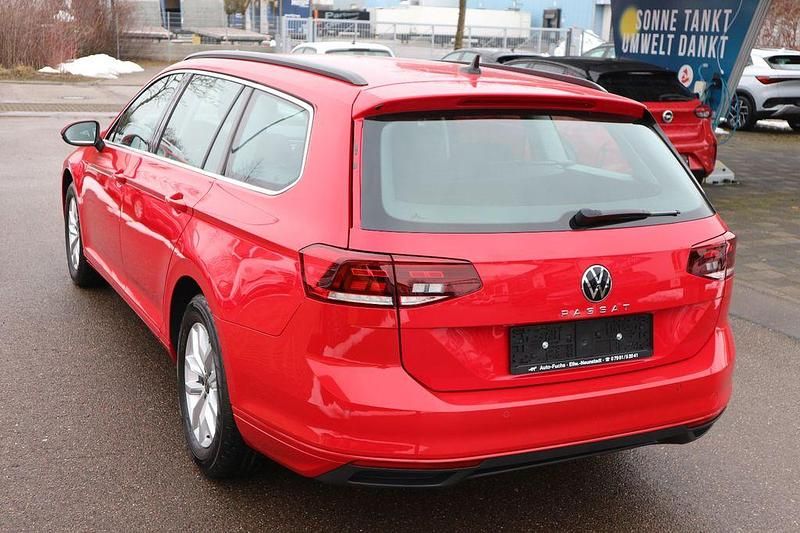 Gebraucht VW Passat Business 122 PS (89 kW) 2023 Rot Kombi