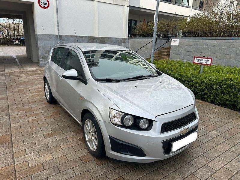 Gebraucht Chevrolet Aveo 101 PS (74 kW) 2012 Silber Limousine