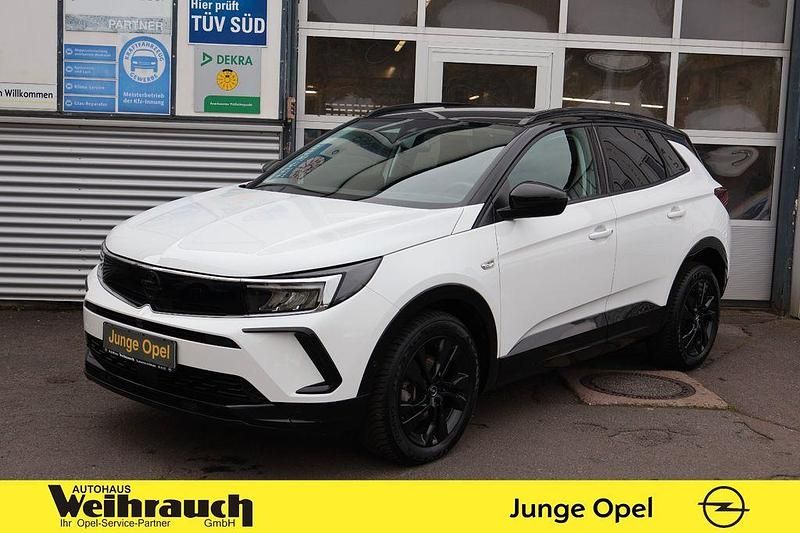 Jade weiss/schwarz Gebraucht 2024 Opel Grandland X SUV | 23.995 € (Superpreis) - Bild 1/4