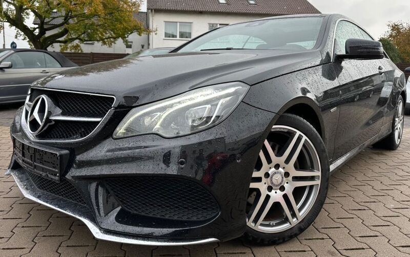 Obsidianschwarz metalliclack Gebraucht 2017 Mercedes E200 Sport Edition Coupé | 22.990 € (Guter Preis) - Bild 1/4