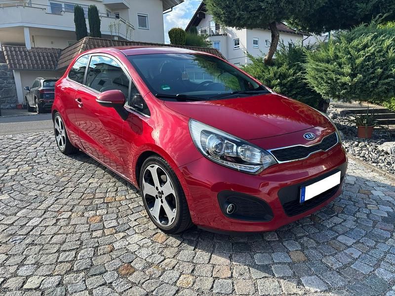 Rot Gebraucht 2012 Kia Rio Kleinwagen | 4.100 € (Fairer Preis) - Bild 1/4