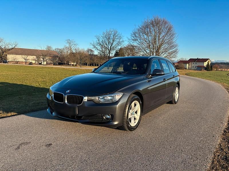 Gebraucht BMW 320 184 PS (135 kW) 2012 Grau Kombi