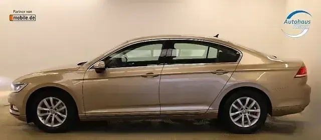 Gebraucht VW Passat 125 PS (91 kW) 2016 Gold Limousine