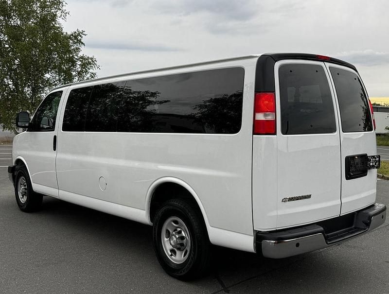 Gebraucht Chevrolet Express LT 286 PS (210 kW) 2017 Weiß Van / Kleinbus