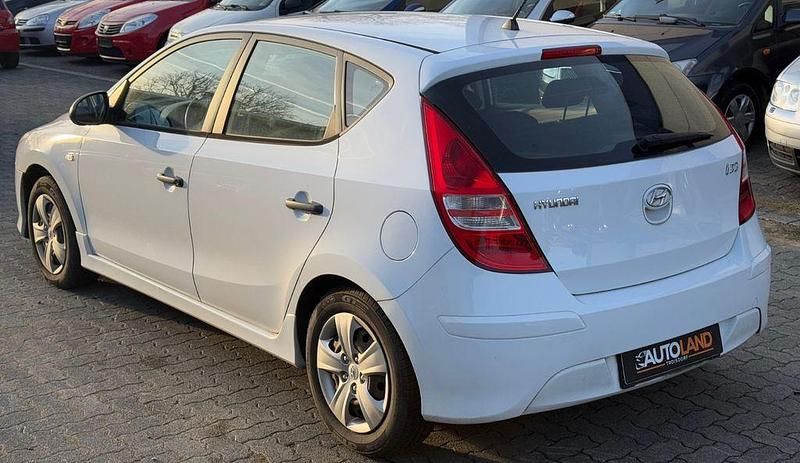 Gebraucht Hyundai i30 Classic 109 PS (80 kW) 2011 Weiß Limousine