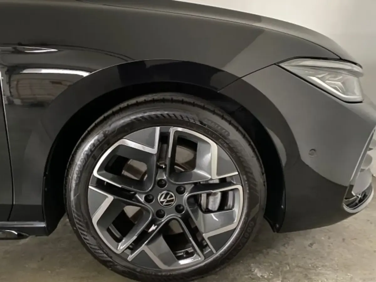 Gebraucht VW Passat R-line 193 PS (141 kW) 2025 Schwarz Kombi