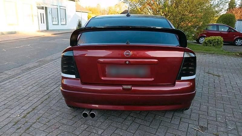 Second-hand Opel Astra 101 CP (74 kW) 2000 Roșu Hatchback