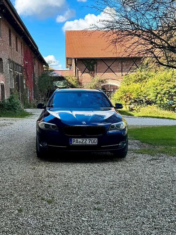 Gebraucht BMW 520 184 PS (135 kW) 2011 Blau Kombi
