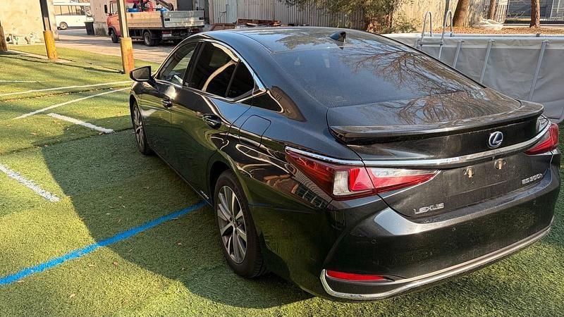 Gebraucht Lexus ES300H 178 PS (130 kW) 2021 Schwarz Limousine