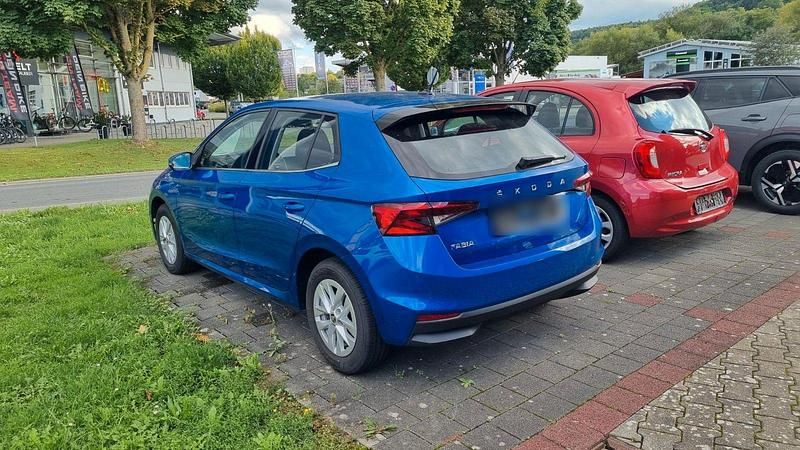 Blau Gebraucht 2023 Skoda Fabia Style Kleinwagen | 18.500 € (Fairer Preis) - Bild 1/4