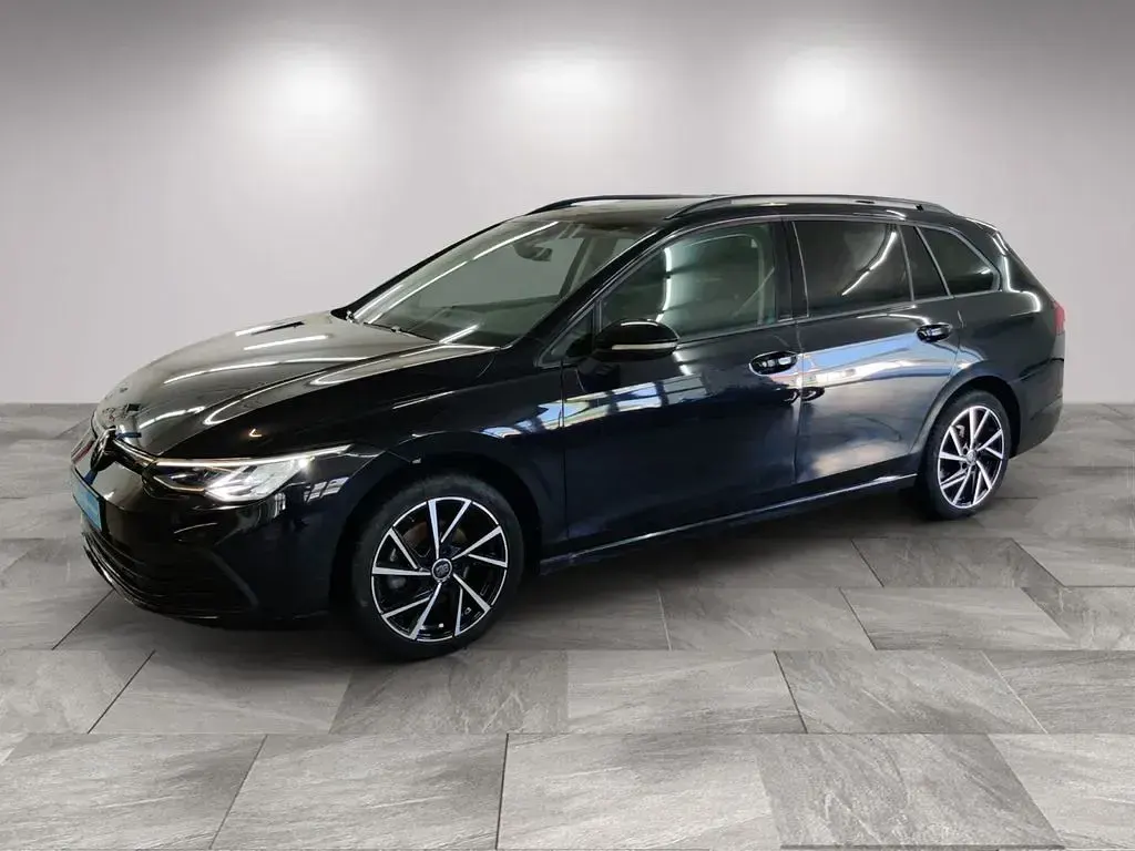 Gebraucht VW Golf VIII Life 131 PS (96 kW) 2022 Schwarz Kombi