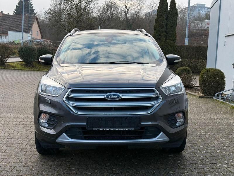 Gebraucht Ford Kuga Trend 125 PS (91 kW) 2019 Grau SUV