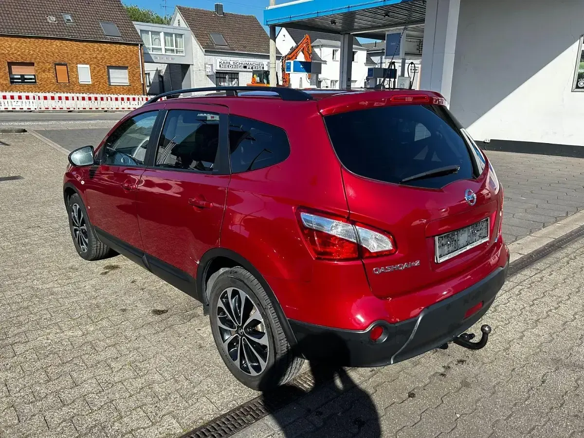 Gebraucht Nissan Qashqai +2 360º 131 PS (96 kW) 2013 Rot SUV