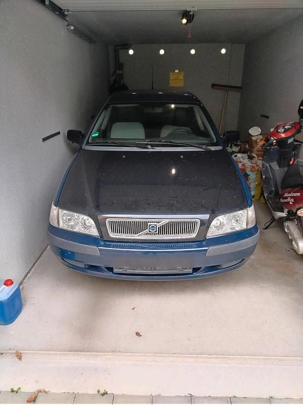 Blau Gebraucht 2003 Volvo V40 Kombi | 950 € (Fairer Preis) - Bild 1/4