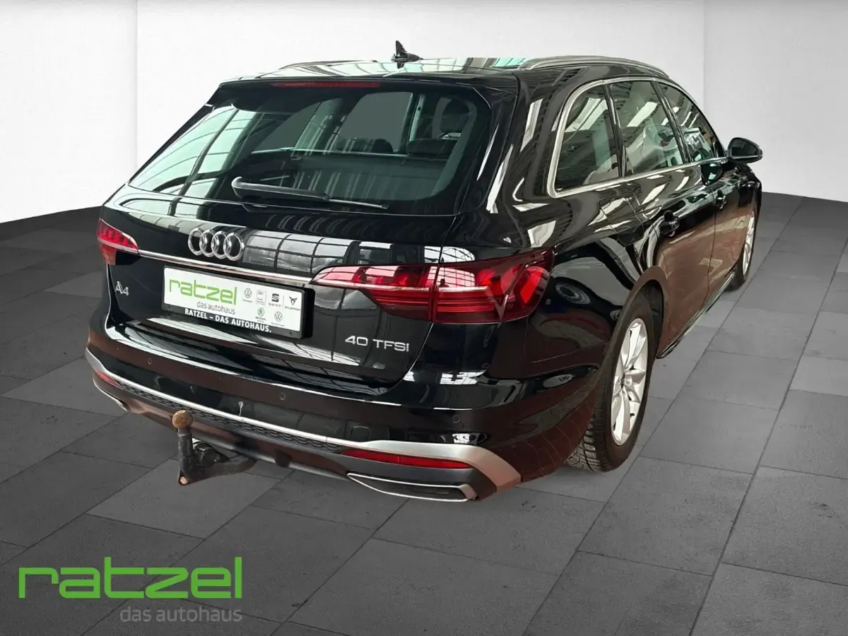 Używany Audi A4 S-Line 204 KM (150 kW) 2022 Czarny Kombi