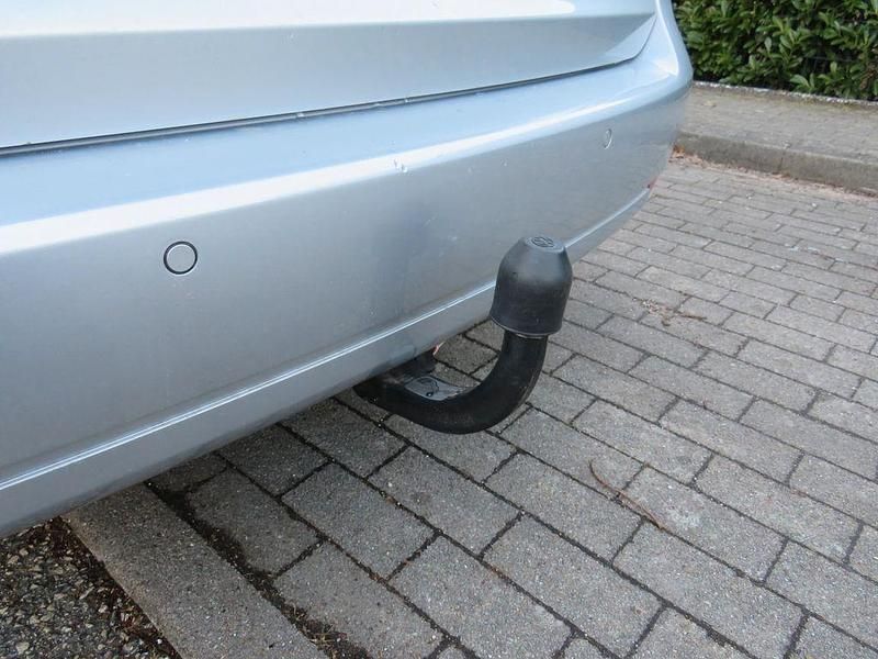 Gebraucht VW Touran Cup 140 PS (102 kW) 2014 Silber Van / Kleinbus