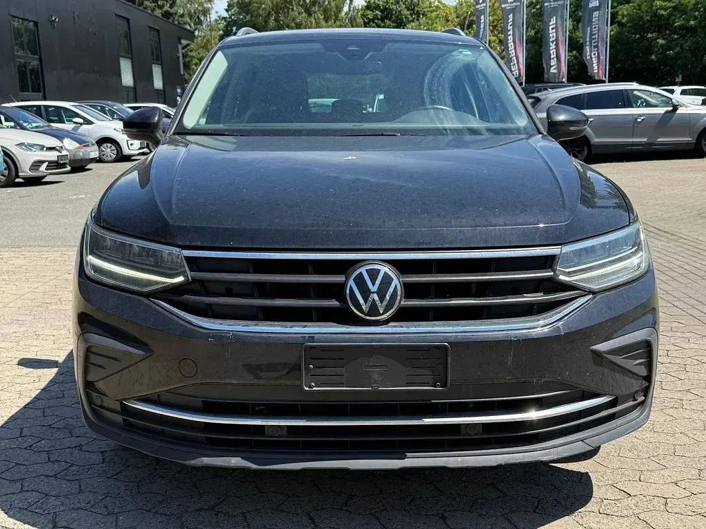 Gebraucht VW Tiguan Life 150 PS (110 kW) 2023 Schwarz SUV